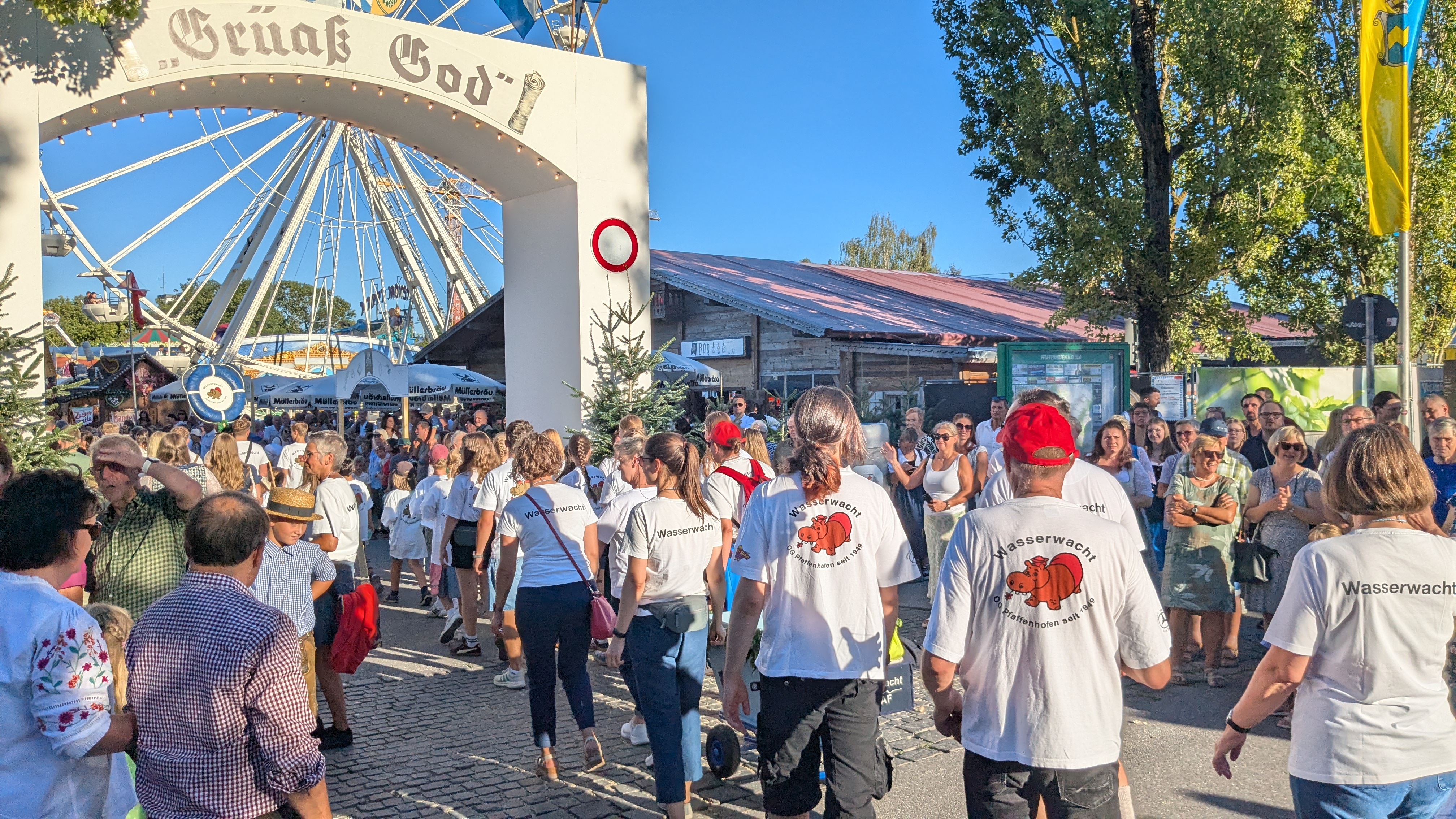 Einzug auf das Volksfestgelände